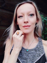 Load image into Gallery viewer, best mood rings model wearing a mood ring and mood pendant necklace
