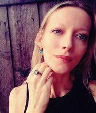 Load image into Gallery viewer, model wearing a mood ring in bronze color by best mood rings