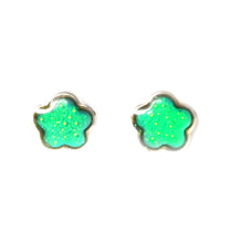 Load image into Gallery viewer, mood earrings in a green color with a flower shape