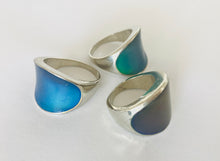 Load image into Gallery viewer, curved mood ring by best mood rings men