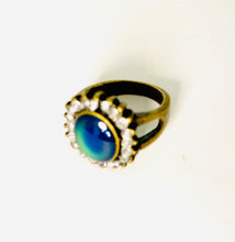 Load image into Gallery viewer, Striking Bronze Mood Ring