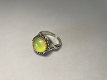 Load image into Gallery viewer, Silvery Circular Crown Setting Mood Ring
