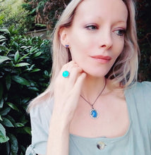 Load image into Gallery viewer, model wearing a circular mood ring and vintage mood necklace