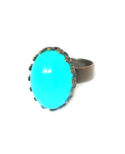 Load image into Gallery viewer, mood ring with oval mood design showing turquoise mood color by best mood rings