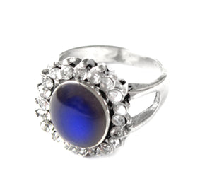 beautiful mood ring with an antique style
