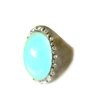 Load image into Gallery viewer, large oval mood ring showing a turquoise mood color
