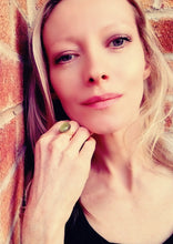 Load image into Gallery viewer, blonde model leaning by a wall wearing a rose gold shade mood ring