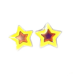 mood earrings with a star shape that glow in the dark