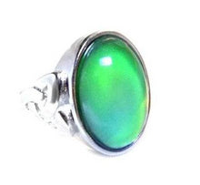 Load image into Gallery viewer, a sterling silver celtic mood ring with oval design and celtic knot