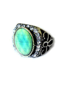 antique style mood ring showing green stone