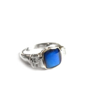Load image into Gallery viewer, a child mood ring with a blue mood
