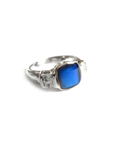 a child mood ring with a blue mood