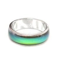 Load image into Gallery viewer, a band mood ring showing a green mood color meaning
