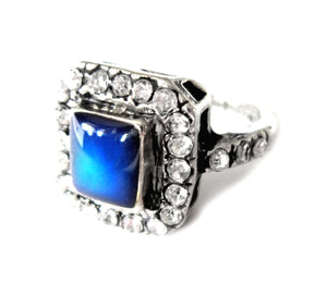 art deco looking mood ring turning blue