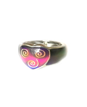 Load image into Gallery viewer, celtic heart mood ring in a band design showing a red mood meaning