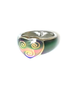 a celtic mood ring with a heart design turning a green pink mood meaning