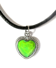Load image into Gallery viewer, Heart Mood Necklace