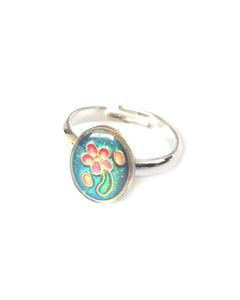 a child sized oval mood ring with flower inside