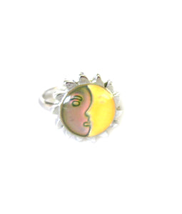 a child mood ring in the shape of the sun