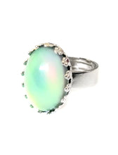 Load image into Gallery viewer, a crown setting oval mood ring turning a green color mood meaning by best mood rings