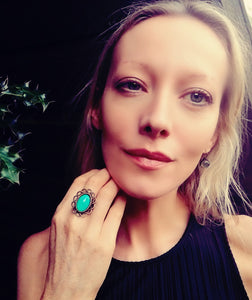 model wearing flower mood ring with green color meaning by best mood rings
