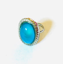 Load image into Gallery viewer, Oval Mood Ring