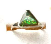 Load image into Gallery viewer, Triangular Child Glitter Mood Ring