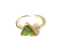 Load image into Gallery viewer, Triangular Child Glitter Mood Ring