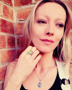 model wearing a swirl pattern mood ring and a mood pendant necklace with marble look