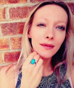 model wearing an oval mood ring with a blue color mood meaning by best mood rings