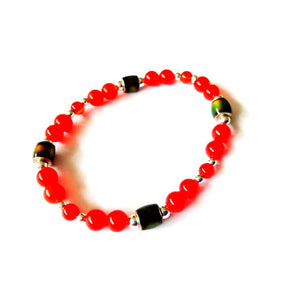 elasticated mood bracelet with red beads by best mood rings