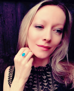 a model wearing a sterling silver mood ring by best mood rings