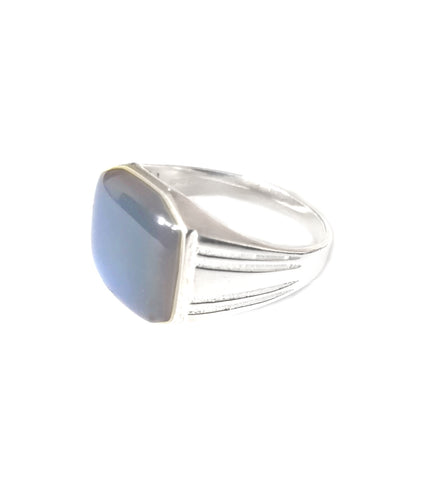 a men's mood ring in sterling silver showing a blue mood color