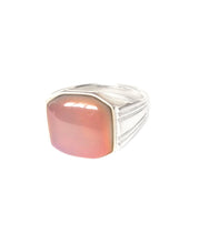 Load image into Gallery viewer, men&#39;s signet mood ring with an orange mood